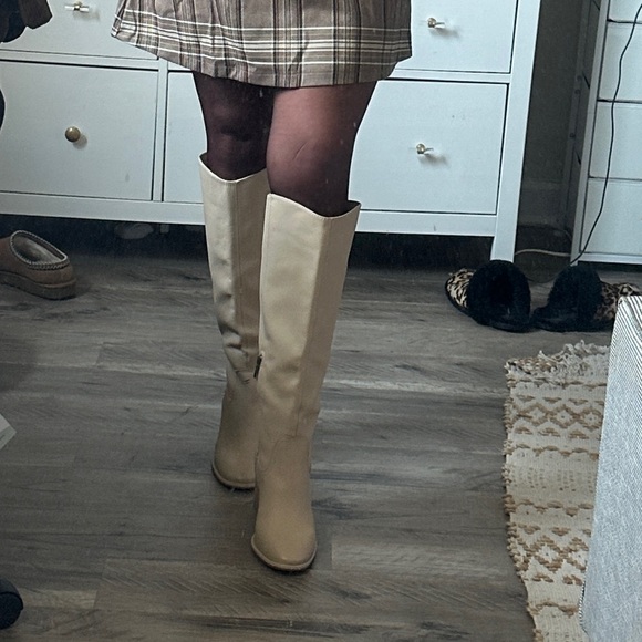 Vince Camuto - Wide Calf Knee High Boots - Women’s Size 9 - Picture 14 of 14